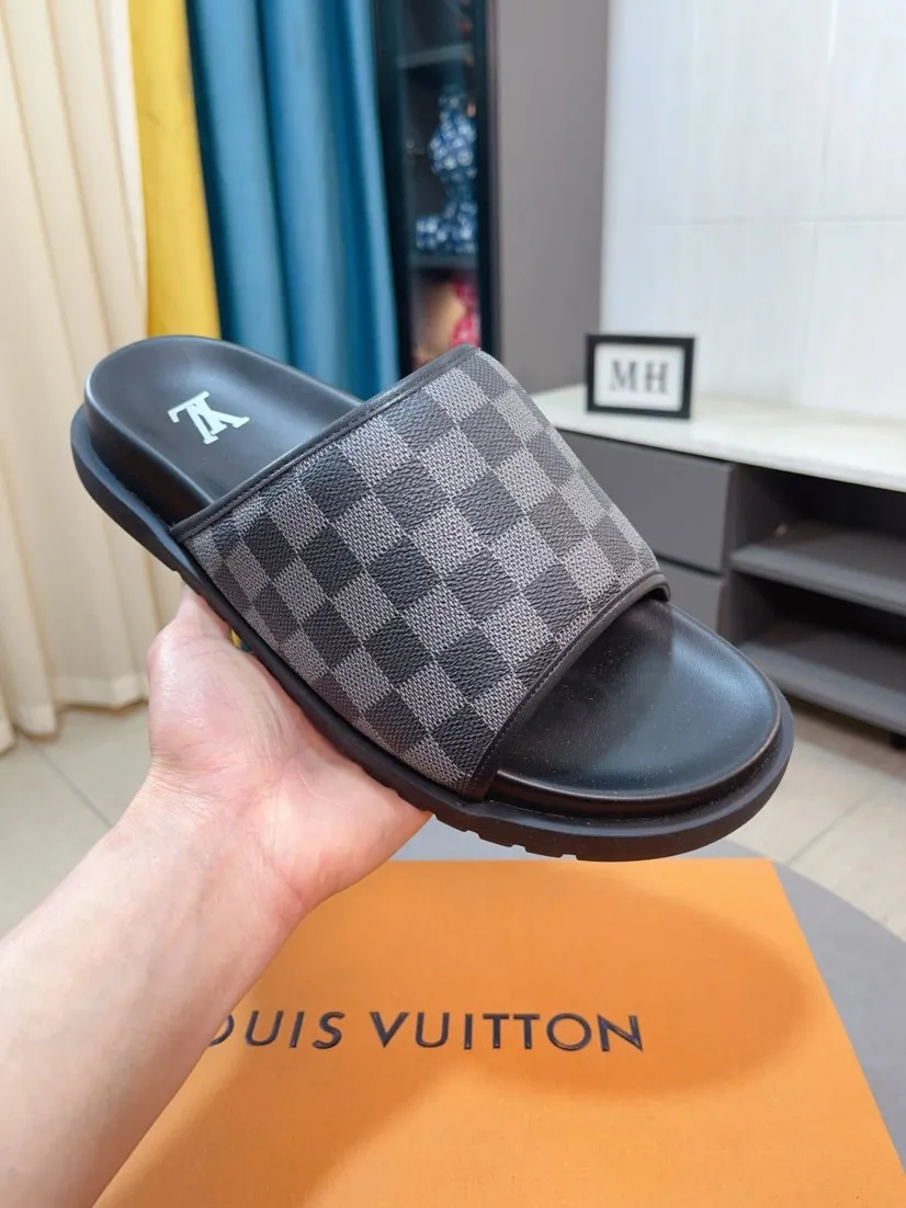 Men's shoes 💰360🌹🌹 (lv-Louis Vuitton) new men's sandals, high-end boutique, exquisite embossed logo decoration on the upper, fine workmanship, super soft soles, casual, loose and comfortable, a must-have in summer! \nsize：38-44